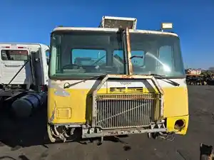 Salvage 2000 Volvo WXLL - 1871