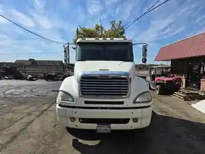 Salvage 2006 Freightliner Columbia 120 - 1805
