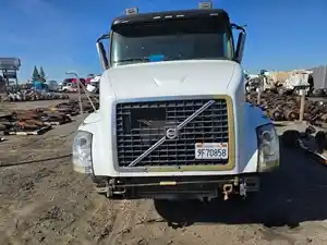 Salvage 2010 Volvo VNL - 1946