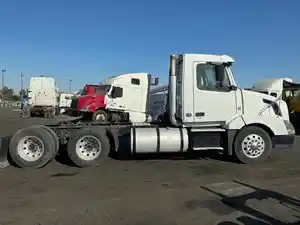 Salvage 2010 Volvo VNL - 2020