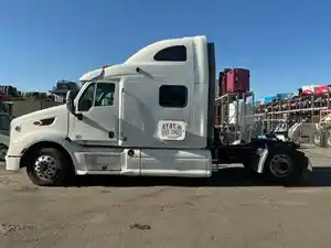 Salvage 2012 Peterbilt 587 - 2016