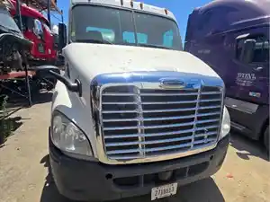 Salvage 2013 Freightliner Cascadia 113 - 1991