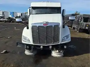 Salvage 2014 Peterbilt 579 - 1817