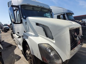 Salvage 2014 Volvo VNL - 736