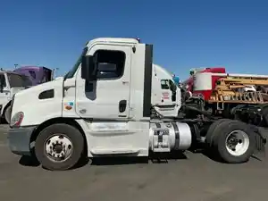 Salvage 2016 Freightliner Cascadia 113 - 2008