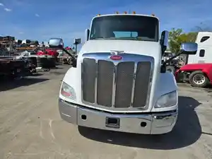 Salvage 2017 Peterbilt 579 - 1943