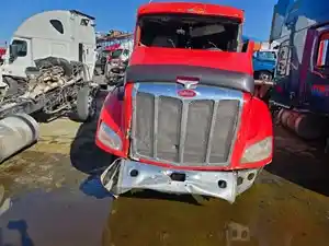 Salvage 2017 Peterbilt 579 - 1880