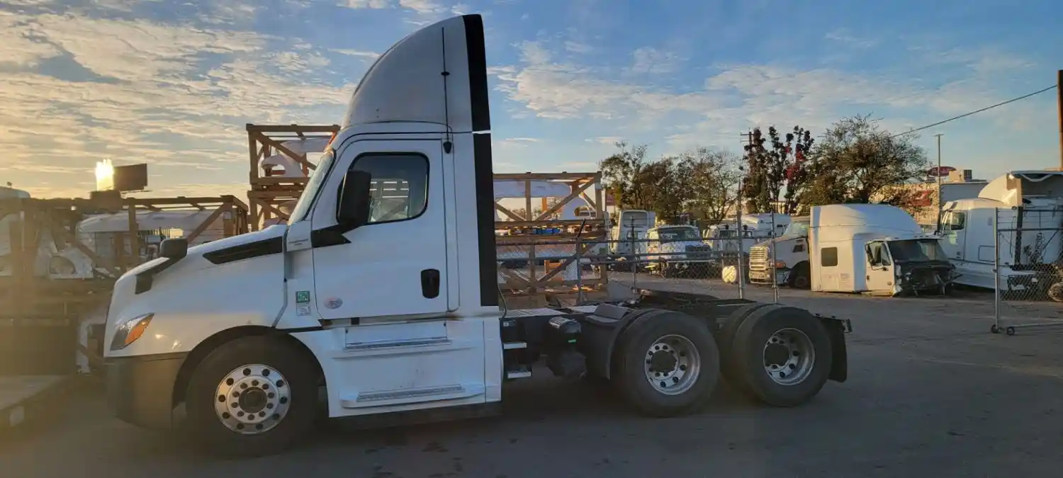 Used 2020 Freightliner Cascadia 126 Truck Tractor For Sale Fresno