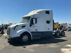 Salvage 2020 Peterbilt 579 - 2028