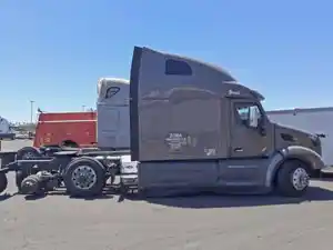 Salvage 2020 Peterbilt 579 - 2076