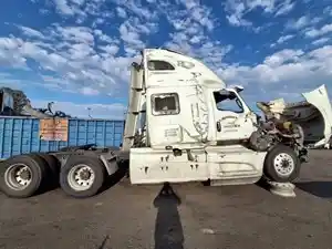 Salvage 2021 International LT625 - 2098