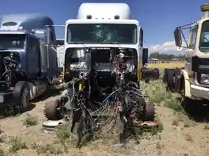 Salvage 1995 Freightliner FLD120 - SV-17-26