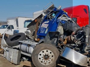 Salvage 2001 Mack CH613 - F55943