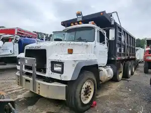 Salvage 2001 Mack RD688S - J17148
