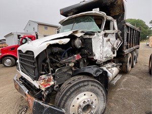 Salvage 2004 Mack CV713 Granite - J03223