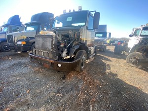 Salvage 2005 Volvo VNM - F56011