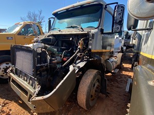 Salvage 2005 Volvo VNM - F55810