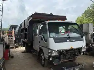 Salvage 2006 Isuzu NQR - L00702