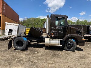 Salvage 2006 Volvo VNM - UPS 11795