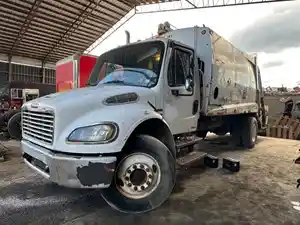 Salvage 2007 Freightliner M2 106 - L00441