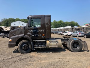 Salvage 2007 Volvo VNM - UPS 12397