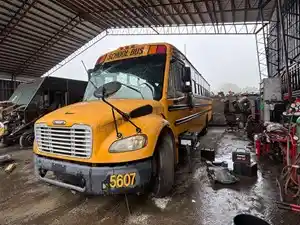 Salvage 2008 Freightliner B2 - L00470