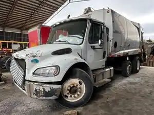Salvage 2009 Freightliner M2 106 - L00443