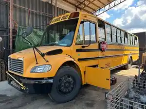 Salvage 2010 Freightliner B2 - L00442