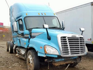 Salvage 2010 Freightliner Cascadia 125 - F55961