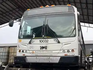 Salvage 2010 New Flyer DE40 LF - L00090