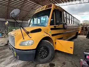 Salvage 2011 Freightliner B2 - L00444