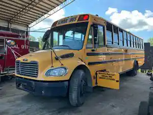 Salvage 2012 Freightliner B2 - L00705