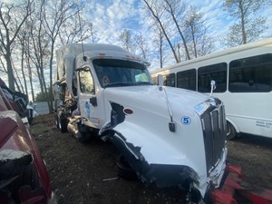 Salvage 2018 Peterbilt 579 - SV-23901