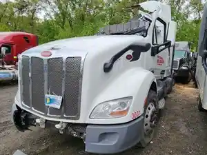 Salvage 2019 Peterbilt 579 - H85102