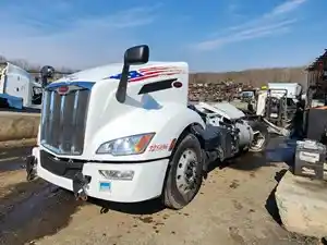 Salvage 2022 Peterbilt 579 - J16528