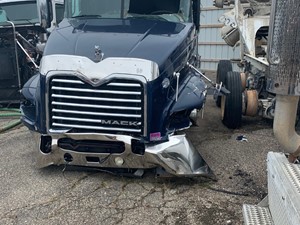 Salvage 2014 Mack CXU613 - SV-140