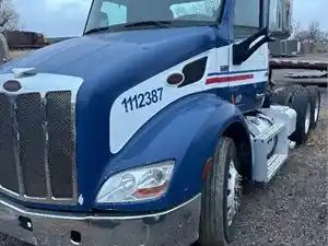 Salvage 2017 Peterbilt 579 - SV-231