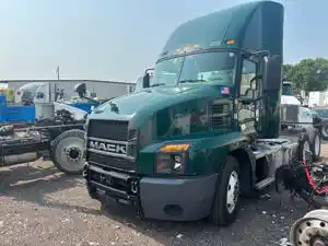 Salvage 2020 Mack Anthem - SV-242