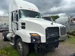Salvage 2022 Mack Anthem - SV-240
