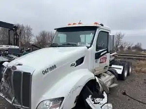 Salvage 2022 Peterbilt 579 - SV-236