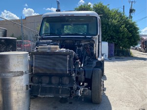Salvage 2004 Volvo VNL - SV-511