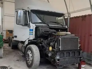 Salvage 2005 Volvo VNL - SV-574