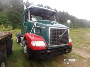 Salvage 2005 Volvo VNM - SV-174