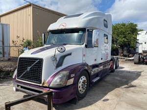 Salvage 2006 Volvo VNL - SV-414