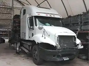 Salvage 2007 Freightliner Columbia 120 - SV-855