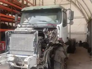 Salvage 2007 Volvo VHD - SV-686