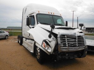Salvage 2012 Freightliner Cascadia 125 - SV-63(One Stop Parts)