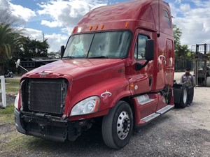 Salvage 2012 Freightliner Cascadia 125 - SV-98(One Stop Parts)