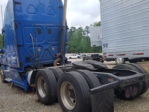 Salvage 2013 Freightliner Cascadia 125 - SV-168( ONE STOP PARTS )