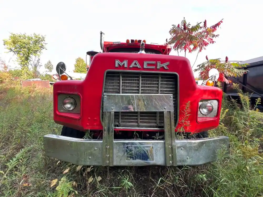 Salvage 1994 Mack RB690S Conventional For Parts | Lakefield, Ontario ...
